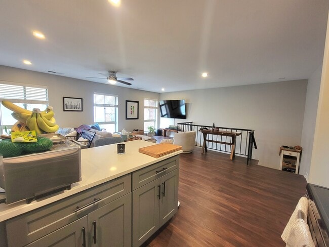 Photo - 23 Andrew Pl Unidad 23