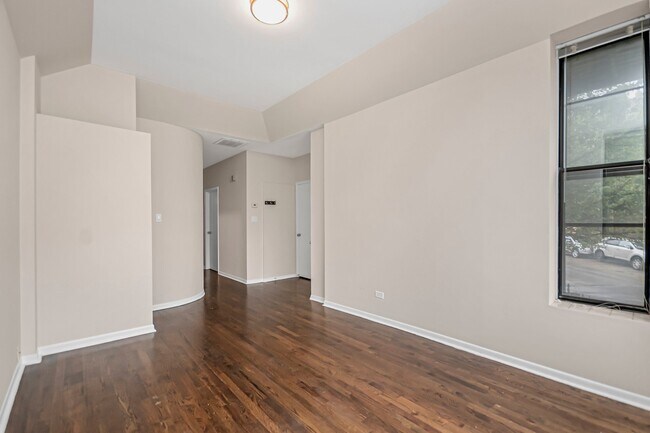 Photo - 1739 W Beach Ave Unidad apt 1