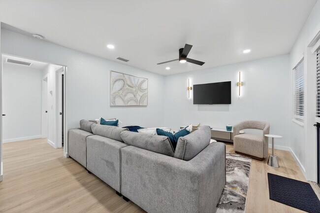 Photo - 800 Tropic Blvd