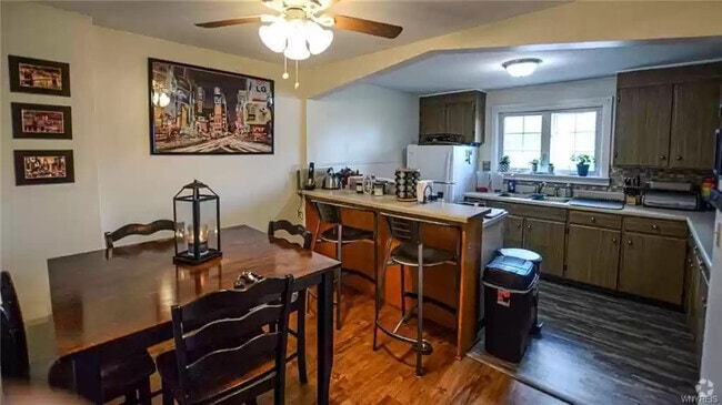 Building Photo - 2711 Sheridan Dr Unit 3 Rental