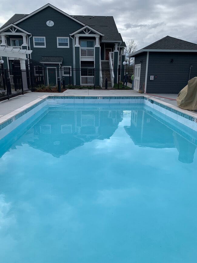 Piscina - McKinney Lane Apartments