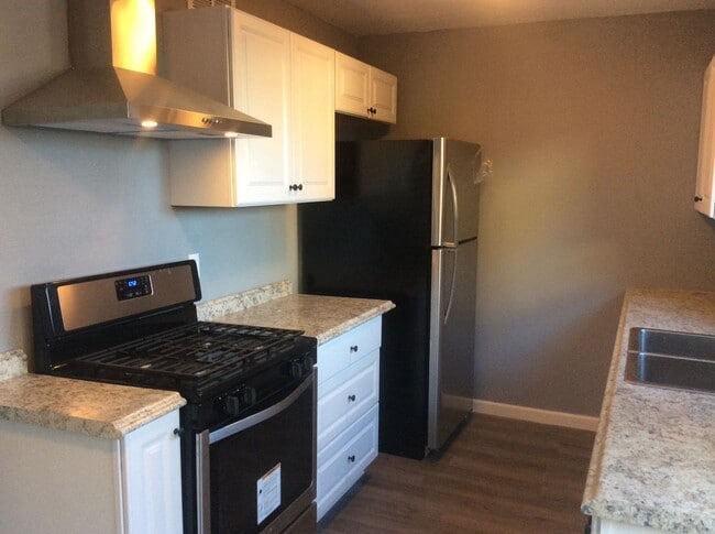 Building Photo - 1414 W 12th St Unit #3