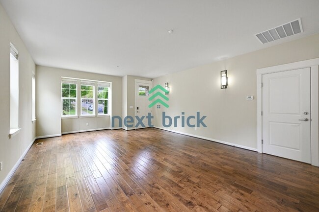 Photo - "Charming 4-Bedroom Retreat in Redmond: Spacious 2,540 Sq Ft Home with 2.5 Baths!"