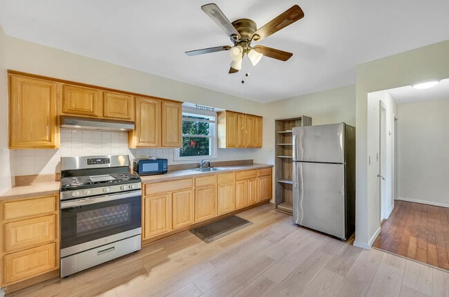 Building Photo - 61 Kellum St Unit 61 Kellum St