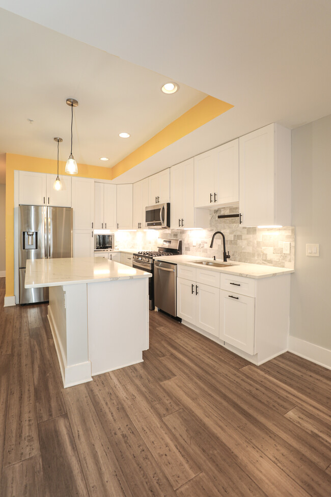 Building Photo - 1225 Raum St NE Unit #2 Rental