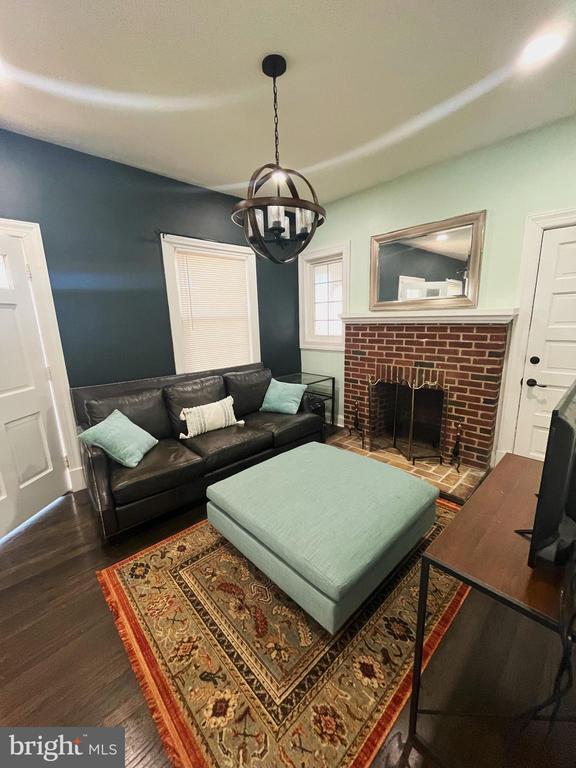 Building Photo - 420 Woodford St