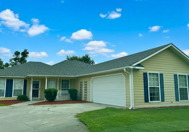 Building Photo - 4/2 with fenced in yard!