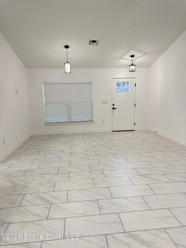 Photo - 1013 Hammacher Ave SW