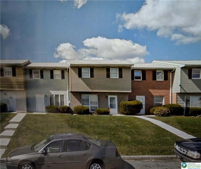 Building Photo - 97 E Hillcrest Ln