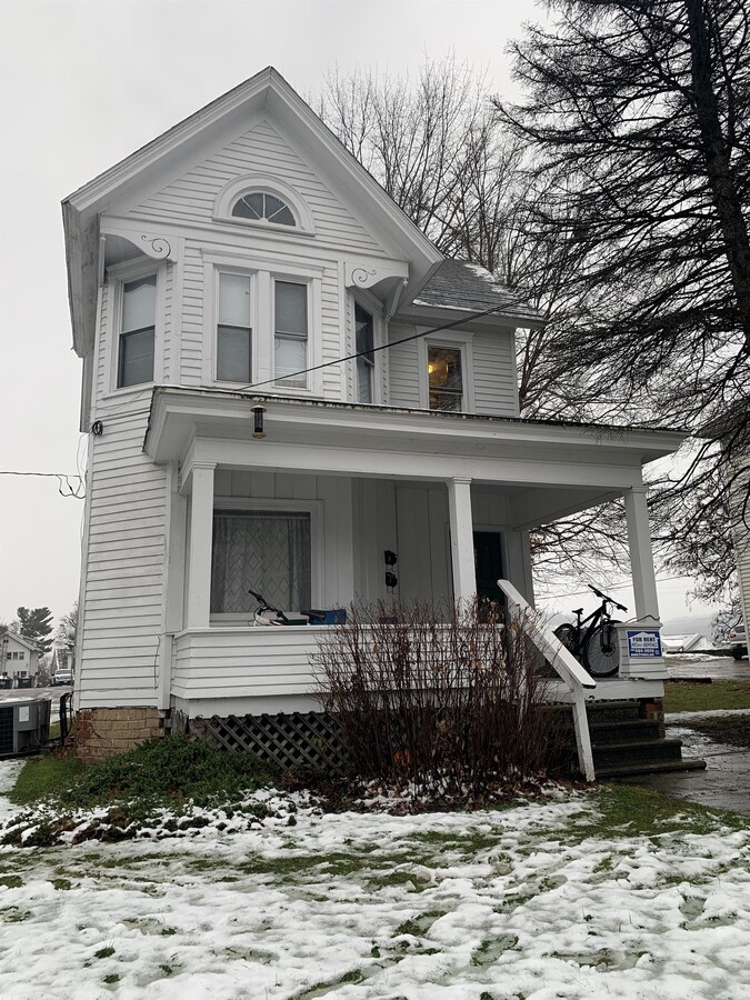 Photo - 103 E State St