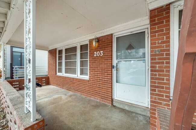 Photo - BEAUTIFUL MID-CENTURY HOME IN DELLVIEW