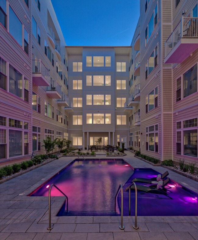 Building Photo - Aqua on 25th