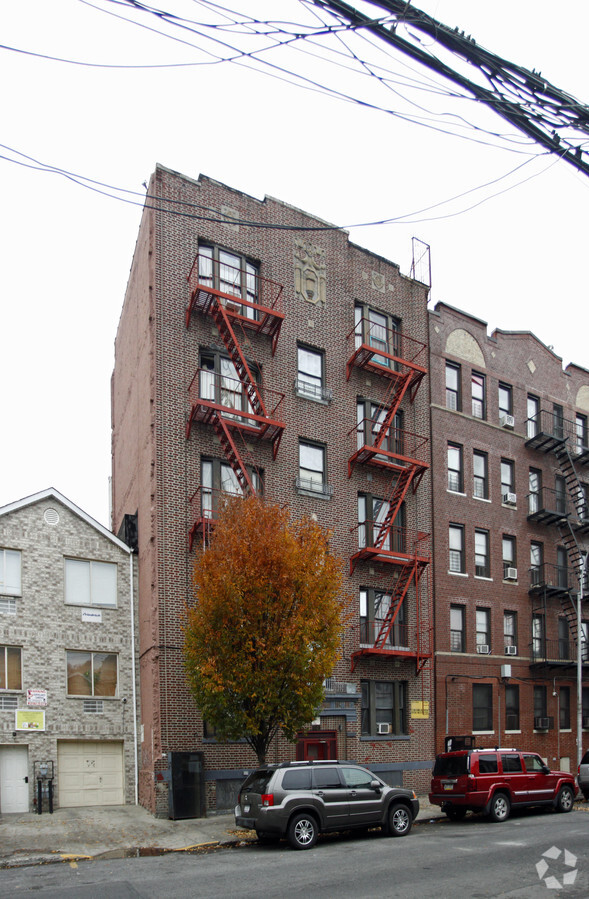 Photo - 1323 College Ave Apartments