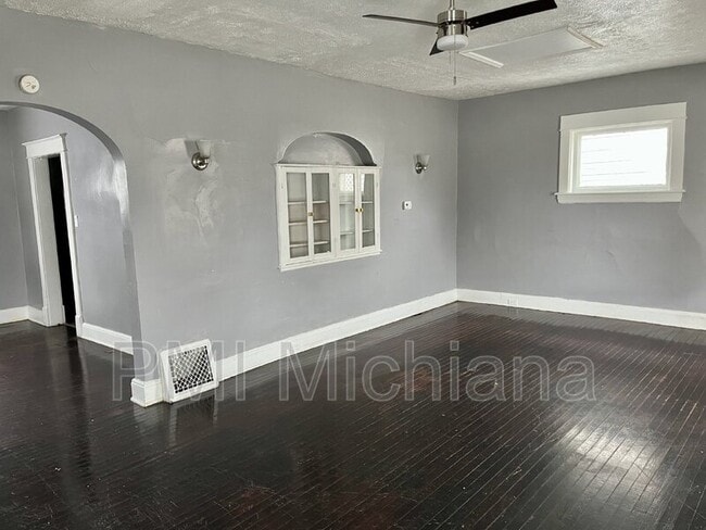 Photo - 310 E Indiana Ave