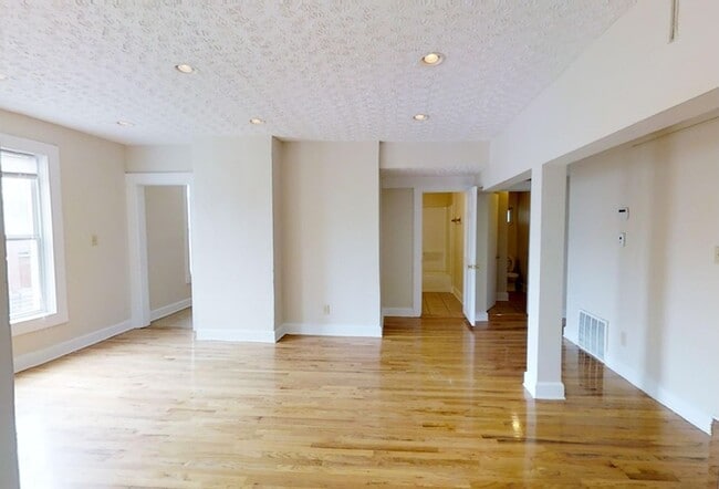 Building Photo - 79 E 7th Ave