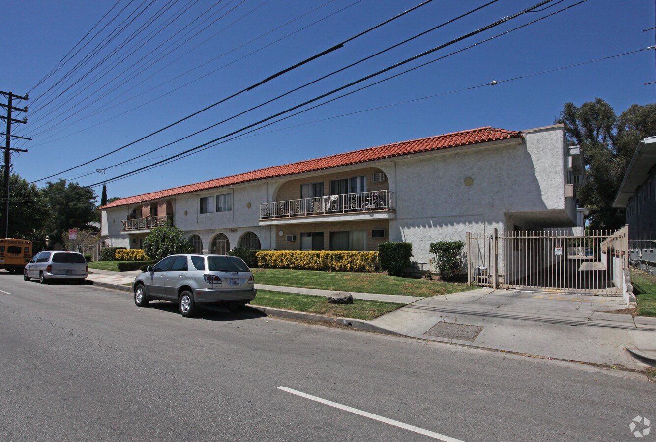 Photo - 15925 Victory Blvd Apartamentos Unidad 15925 Victory Blvd.