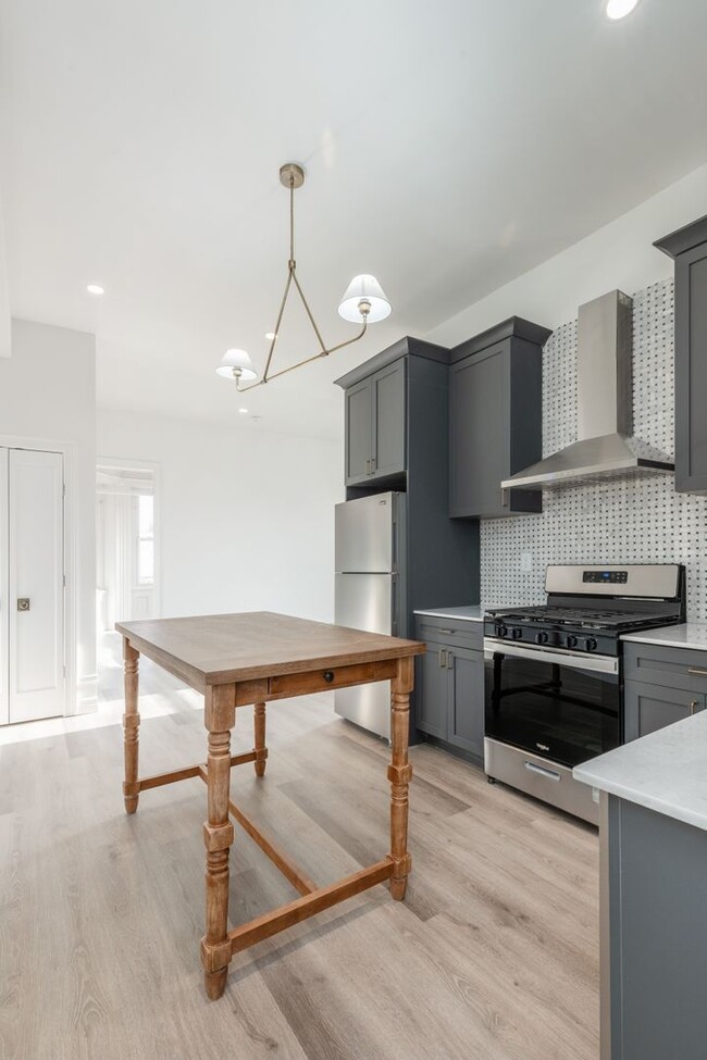 Building Photo - 999 N 15th St Unit 10