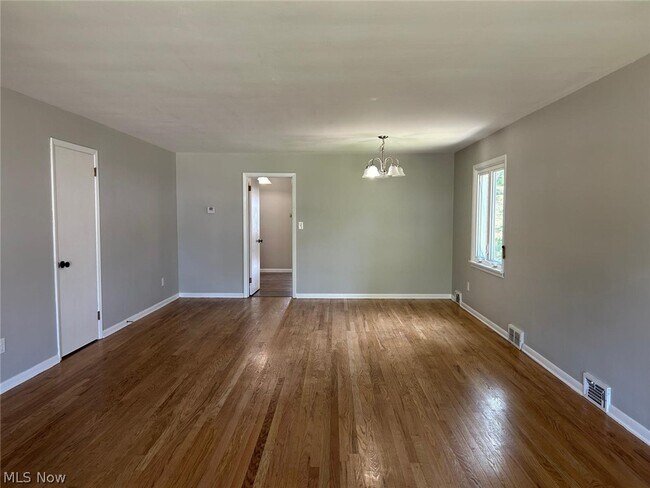 Photo - 17914 Chagrin Blvd