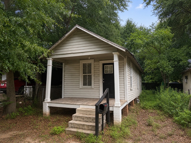 Building Photo - 2 Bedroom Home in Albany