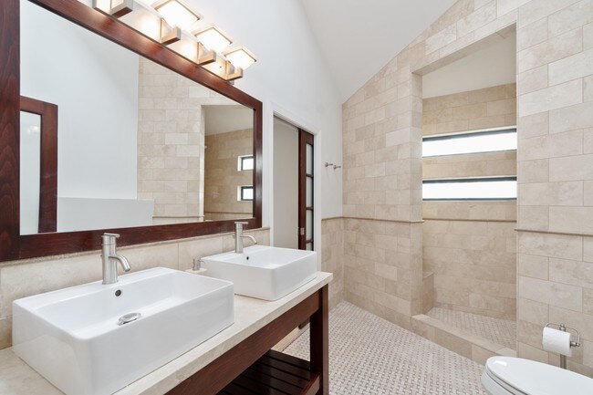 Photo - 1153 N Poinsettia Pl