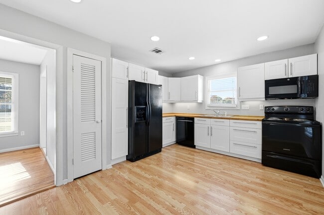 Photo - 1025 N 32nd St