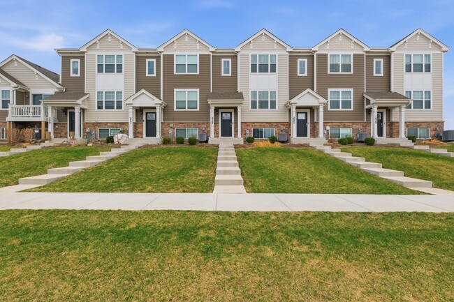 Building Photo - 217 Goldenrod Dr