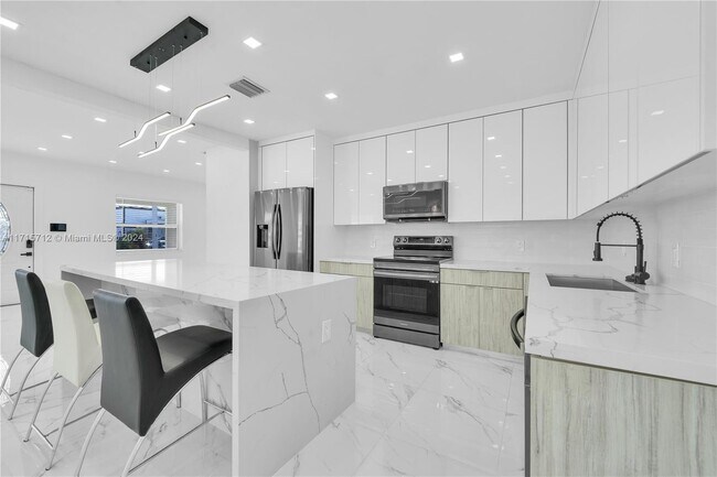 Photo - 720 SW 60th Ave