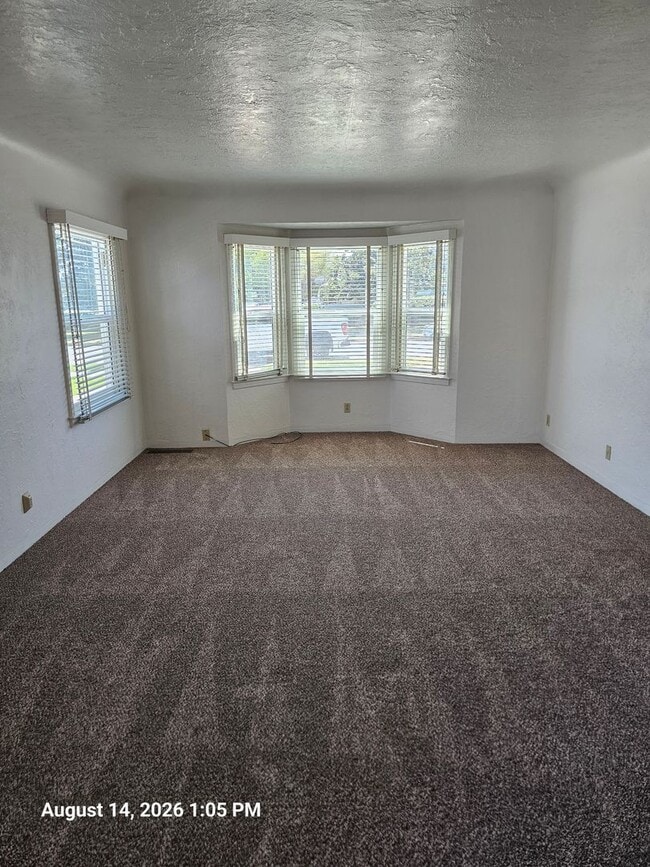 748 E San Joaquin Ave