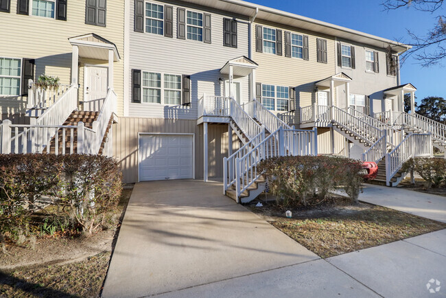 Building Photo - 304 Laurel Oak Ln Rental