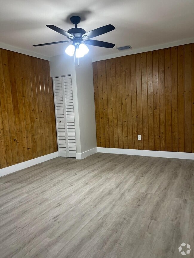 Building Photo - 1019 Mayflower Rd Rental