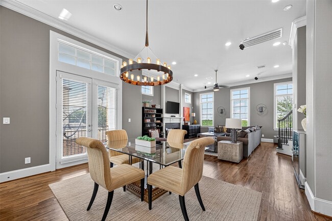 Building Photo - 9413 Fannin St