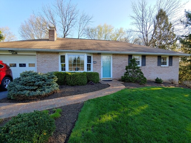 Photo - 325 Fairview Dr