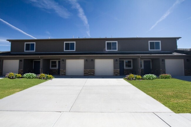 Building Photo - 654 Trinity Way