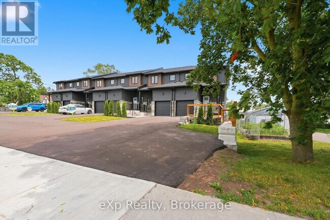 Photo - 79 Maclellan Ave