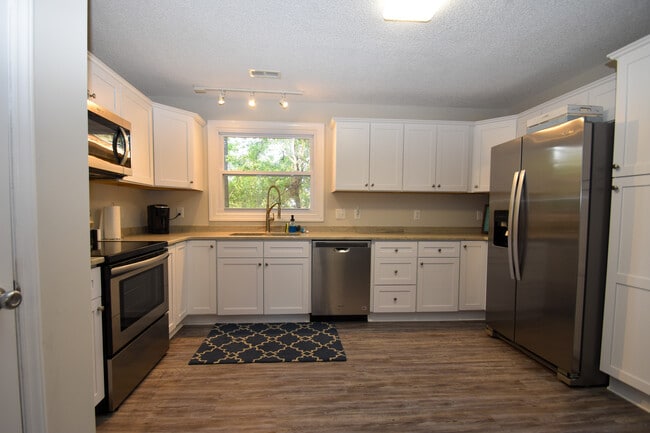 Photo - 4609 Trafalgar Rd