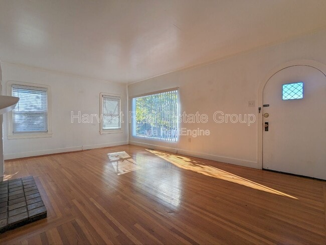 Photo - 4736 Meldon Ave