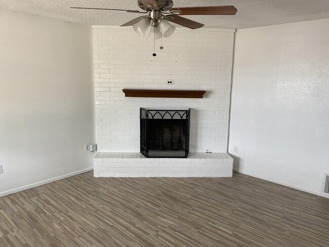 Building Photo - 4515 Marshall St Rental
