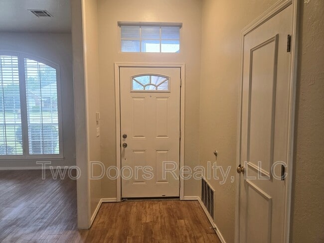 Photo - 13820 Oakmond Rd