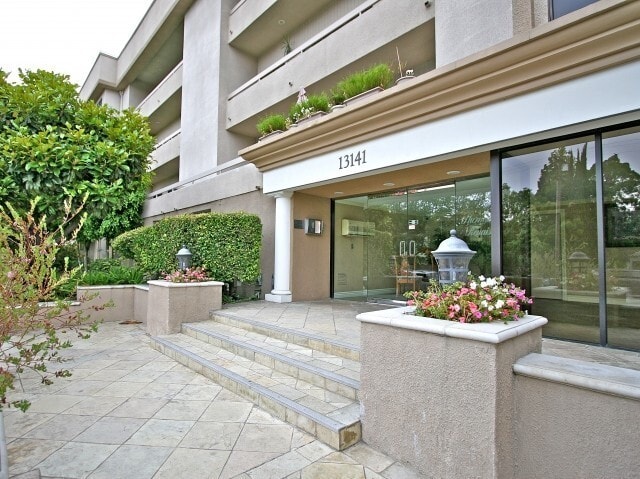 Building Photo - Sherman Oaks Renaissance Rental