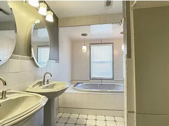 1314 Sarah St