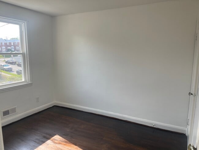 Photo - 3905 Kenyon Ave