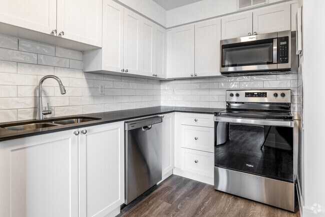 1BR, 1BA - 714SF - Kitchen