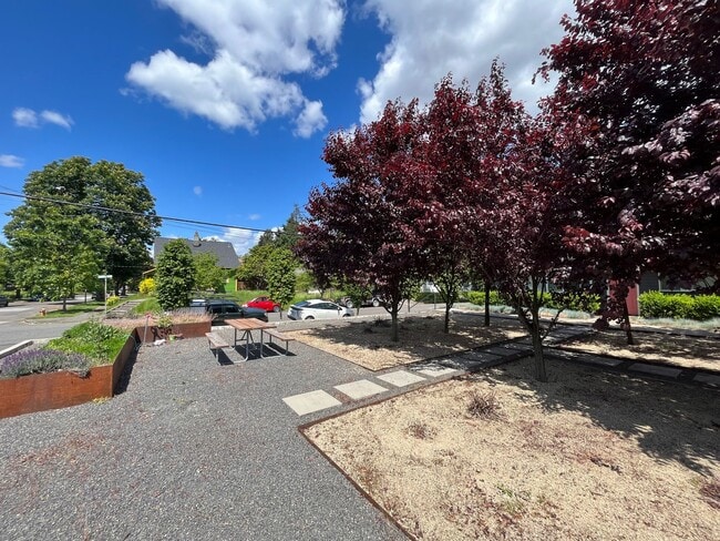 Photo - Modern 2-Bedroom! In-Unit Washer & Dryer, Covered Patio & Pet Friendly! Unidad 3610