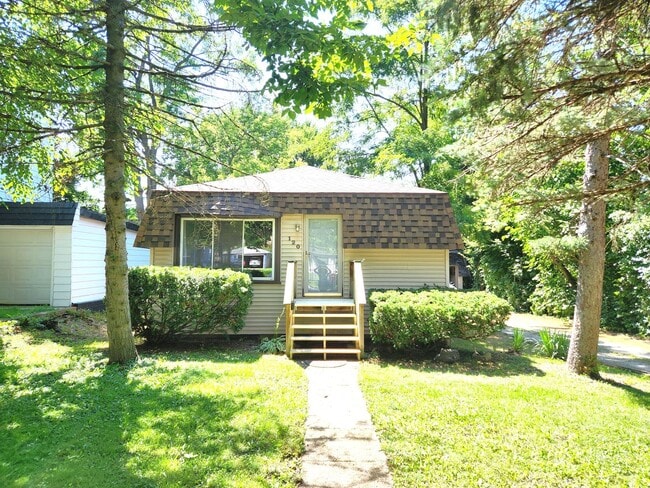 Building Photo - Spacious 2 Bedroom Home w/ 2.5 car garage - Westmont