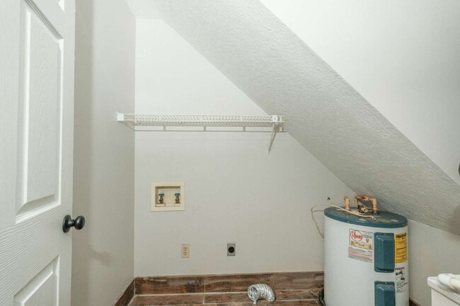 Photo - Beautifully Updated 2 Bedroom, 1 Bath Town... Apartamento