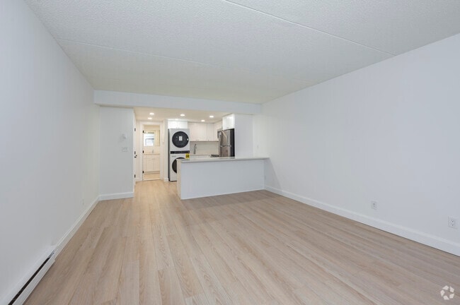 Studio - 513 SF - Living Room - Putnam Green