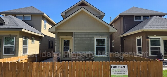Building Photo - 2018 S Arcadia St Rental