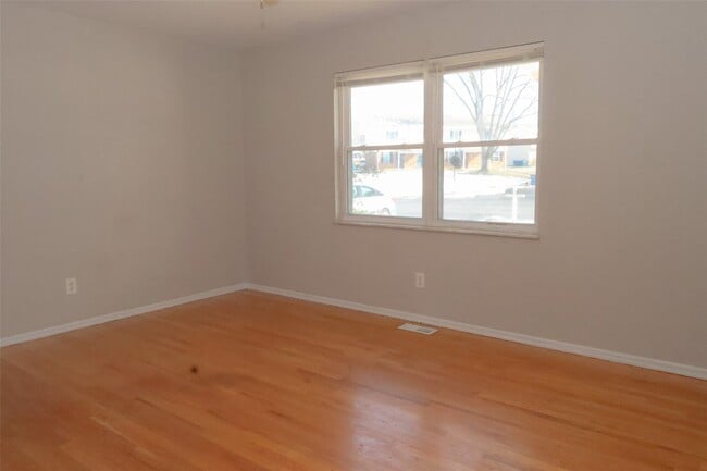 Photo - 835 Cole Blvd