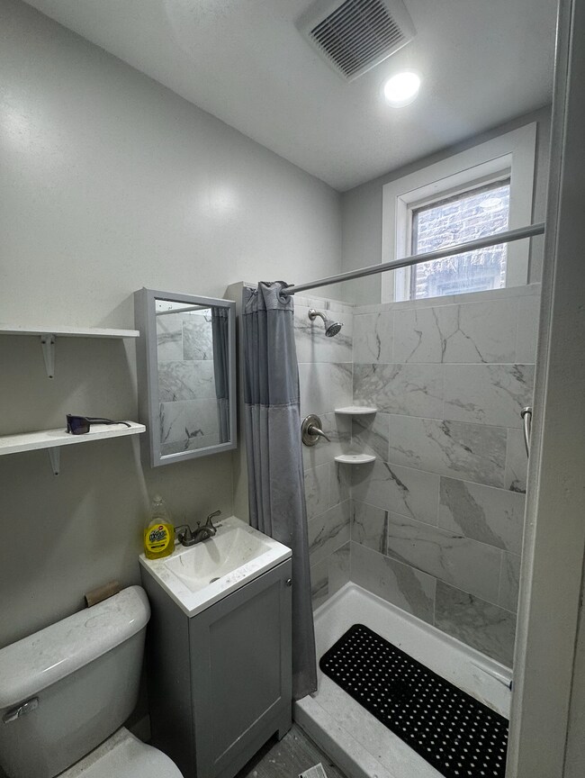 Photo - 1348 N Bell Ave Unidad 2F