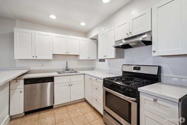 Building Photo - 775 Cole St Unit 1K Rental